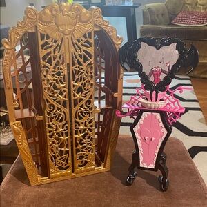 Monster High Doll Closet and Draculara Sink